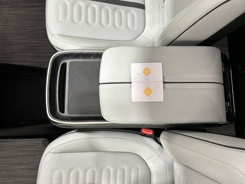 Used 2024 Rivian R1S Adventure AWD/4WD image 31