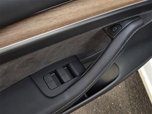 Used 2023 Tesla Model 3 Standard Range image 11