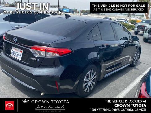Used 2020 Toyota Corolla LE FWD image 2
