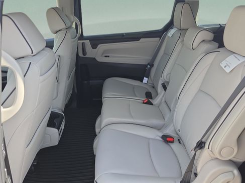 New 2026 Honda Odyssey Touring image 11