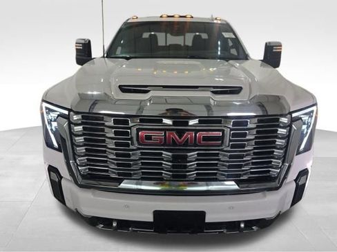 Used 2024 GMC Sierra 2500 Denali w/ Denali Reserve Package AWD/4WD image 2