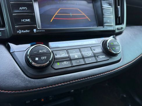 Used 2018 Toyota RAV4 SE w/ All Weather Liner Package AWD/4WD image 33