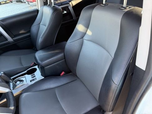 Used 2017 Toyota 4Runner SR5 Premium image 7