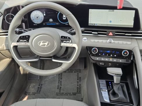 Certified 2025 Hyundai Elantra SEL FWD image 26