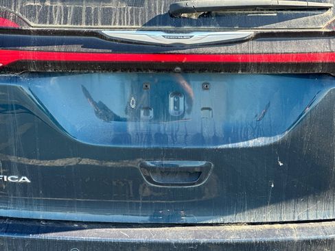 Used 2023 Chrysler Pacifica Touring-L FWD image 46