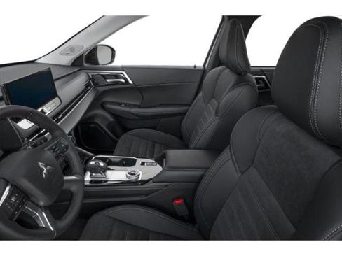 Used 2025 Mitsubishi Outlander SE image 8