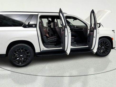 Used 2022 Cadillac Escalade ESV Sport Platinum w/ LPO, ONYX Package AWD/4WD image 13