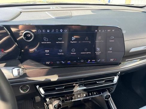 Certified 2025 Chevrolet Traverse High Country FWD image 17
