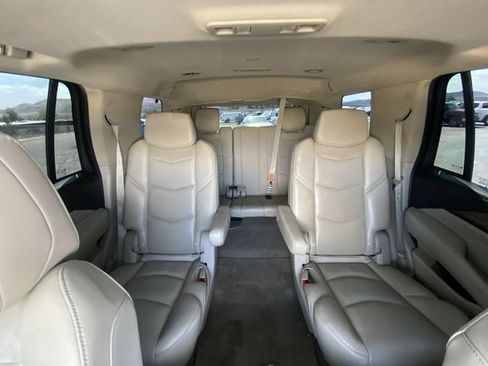 Used 2018 Cadillac Escalade Luxury AWD/4WD image 22