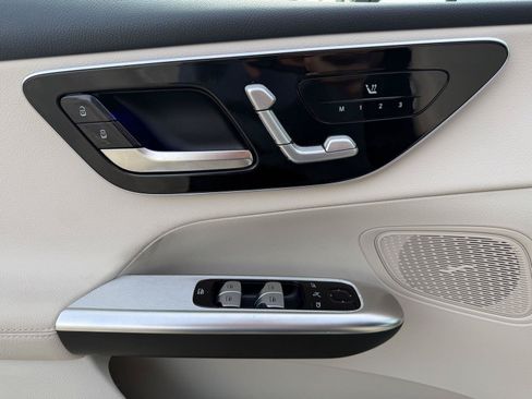 Certified 2025 Mercedes-Benz GLC 300 4MATIC image 5