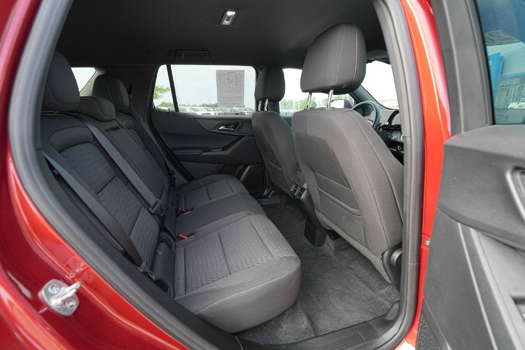 Used 2026 Chevrolet Equinox LT AWD/4WD image 25