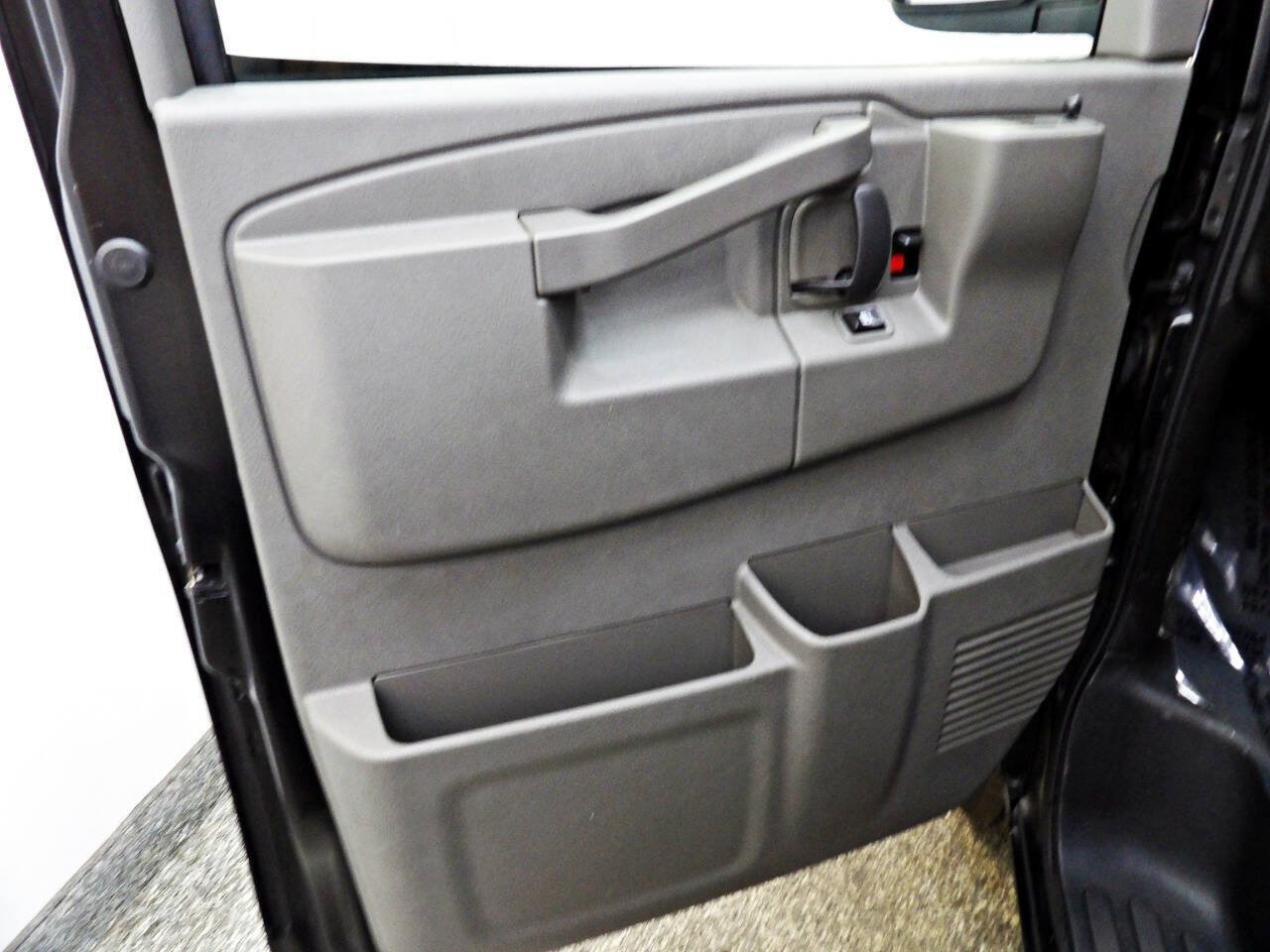 Used 2016 Chevrolet Express 2500 LS RWD image 6