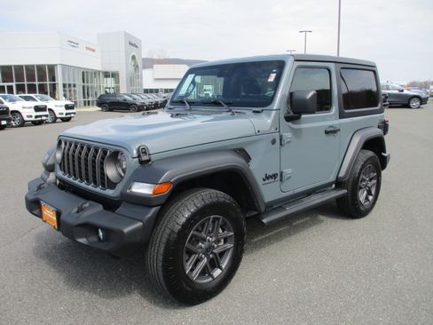 Used 2024 Jeep Wrangler Sport S image 1