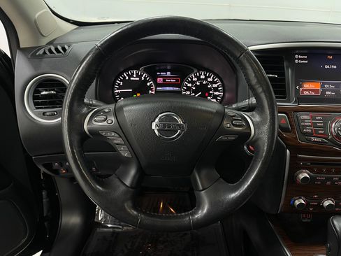 Used 2019 Nissan Pathfinder Platinum image 22