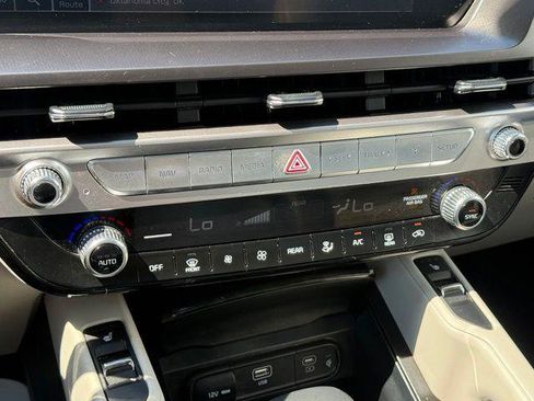 Used 2025 Kia Telluride S FWD image 17