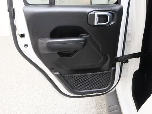 Used 2025 Jeep Gladiator Sport image 26