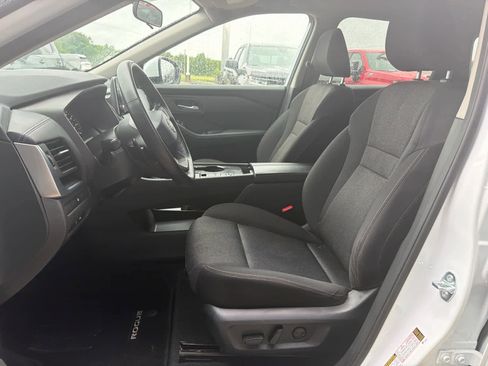 Used 2025 Nissan Rogue SV FWD image 13