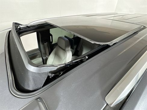 Used 2021 GMC Yukon XL SLT w/ SLT Premium Package image 21