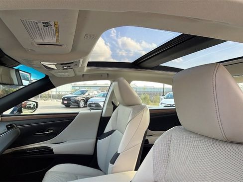 Used 2023 Lexus ES 350 w/ Premium Package image 21