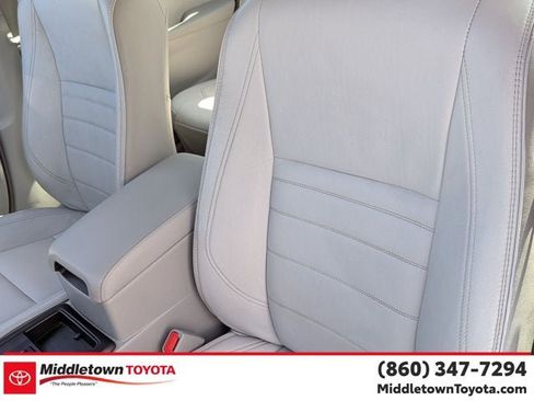 Used 2017 Toyota Camry XLE w/ Moonroof Package FWD image 14