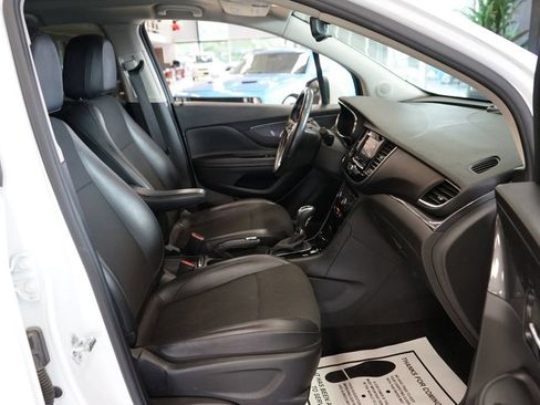 Used 2022 Buick Encore Preferred w/ Safety Package AWD/4WD image 38