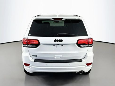 Used 2018 Jeep Grand Cherokee Altitude RWD image 6