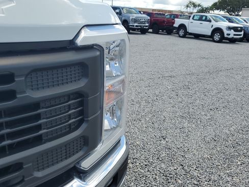 New 2026 Ford F250 XL w/ XL Chrome Package image 4