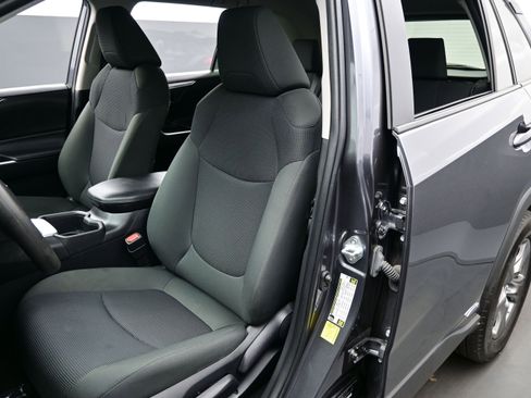 Used 2024 Toyota RAV4 LE AWD/4WD image 11