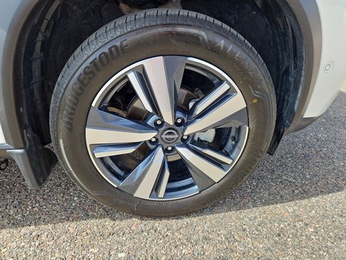 Used 2023 Nissan Rogue SL w/ SL Premium Package image 23