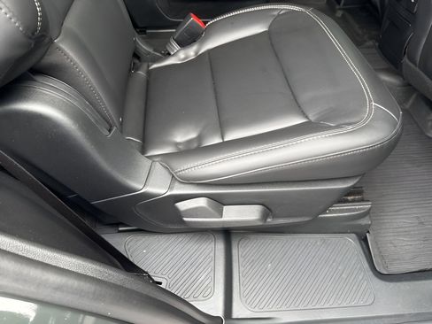 Used 2023 Ford Explorer XLT w/ Equipment Group 202A image 14