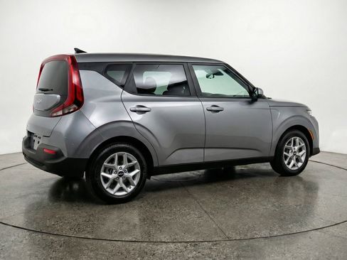 Used 2025 Kia Soul LX w/ LX Technology Package FWD image 9
