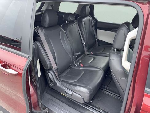 Used 2024 Kia Carnival LX image 31