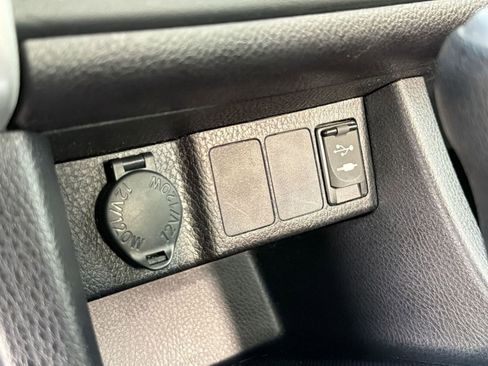Used 2017 Toyota Corolla LE w/ Carpet Mat Package (TMS) FWD image 29