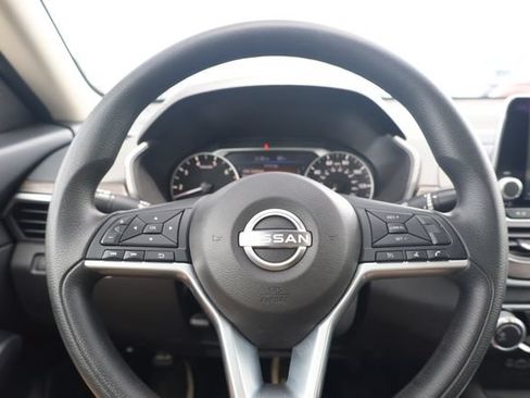 Used 2025 Nissan Altima 2.5 SV FWD image 16