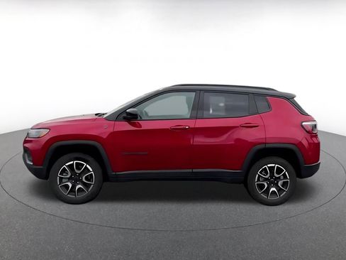 Used 2025 Jeep Compass Trailhawk image 7