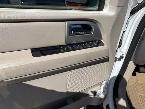 Used 2013 Ford Expedition Limited image 18