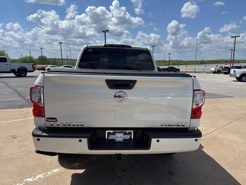 Used 2019 Nissan Titan PRO-4X w/ Pro-4x Convenience Package AWD/4WD image 4