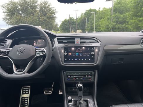 Used 2024 Volkswagen Tiguan SE R-Line w/ MDO Package, Three-Row FWD image 28