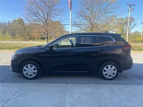 Used 2019 Nissan Rogue S image 39