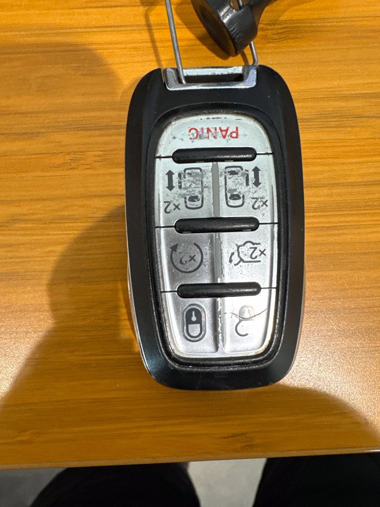 Used 2020 Chrysler Pacifica Limited FWD image 47