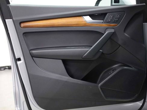 Used 2023 Audi Q5 2.0T Premium w/ Convenience Package image 16