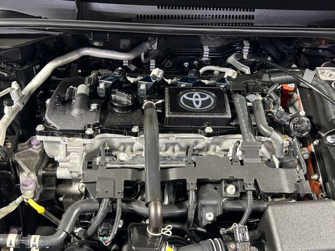 Used 2025 Toyota Corolla LE AWD/4WD image 30