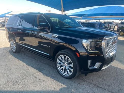 Used 2024 GMC Yukon XL Denali w/ Denali Reserve Package image 3