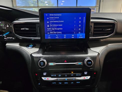 Used 2020 Ford Explorer XLT w/ Equipment Group 202A image 38