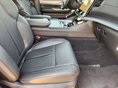 New 2026 Jeep Grand Wagoneer 4WD image 13