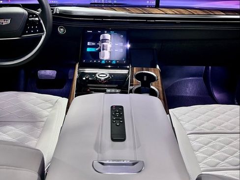 Used 2026 Cadillac Escalade Platinum Sport w/ LPO, ONYX Package image 36