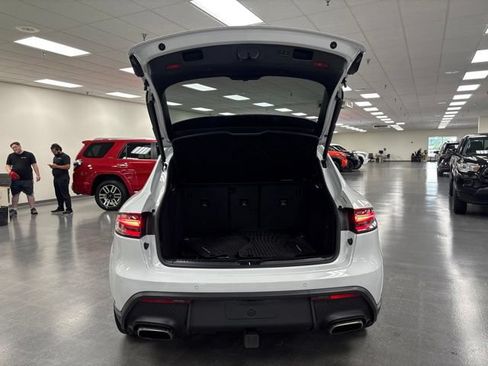Used 2024 Porsche Macan AWD/4WD image 12
