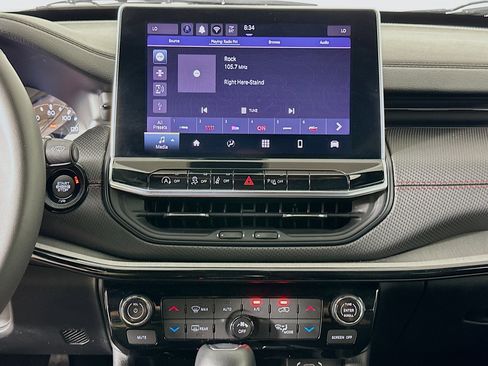 Used 2025 Jeep Compass Trailhawk AWD/4WD image 21