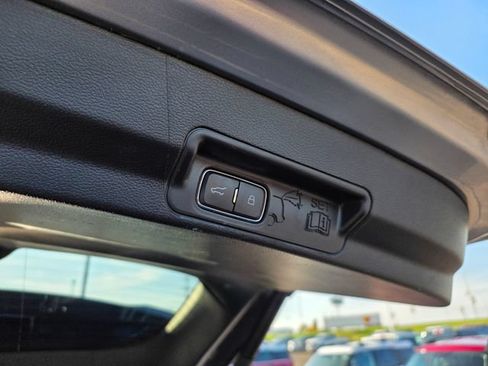Used 2021 Ford Explorer XLT w/ Equipment Group 202A AWD/4WD image 12