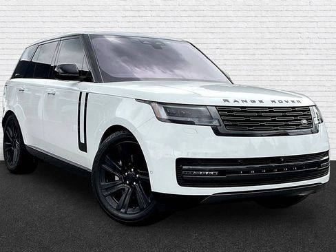 Used 2023 Land Rover Range Rover SE AWD/4WD image 3